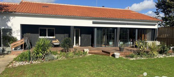 4 bedrooms House in Dompierre-sur-Mer, France No. 101121 2