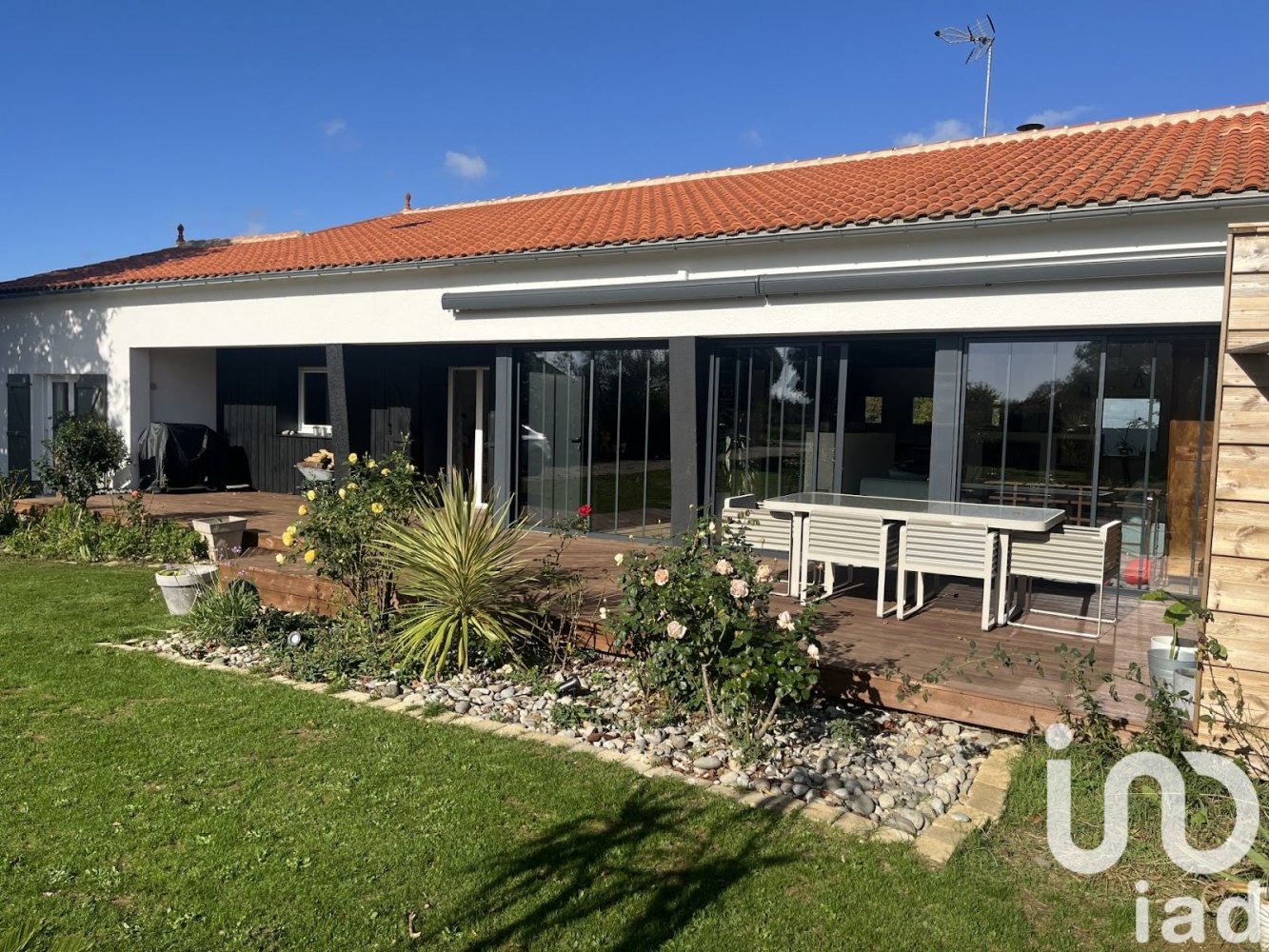 4 bedrooms House in Dompierre-sur-Mer, France No. 101121