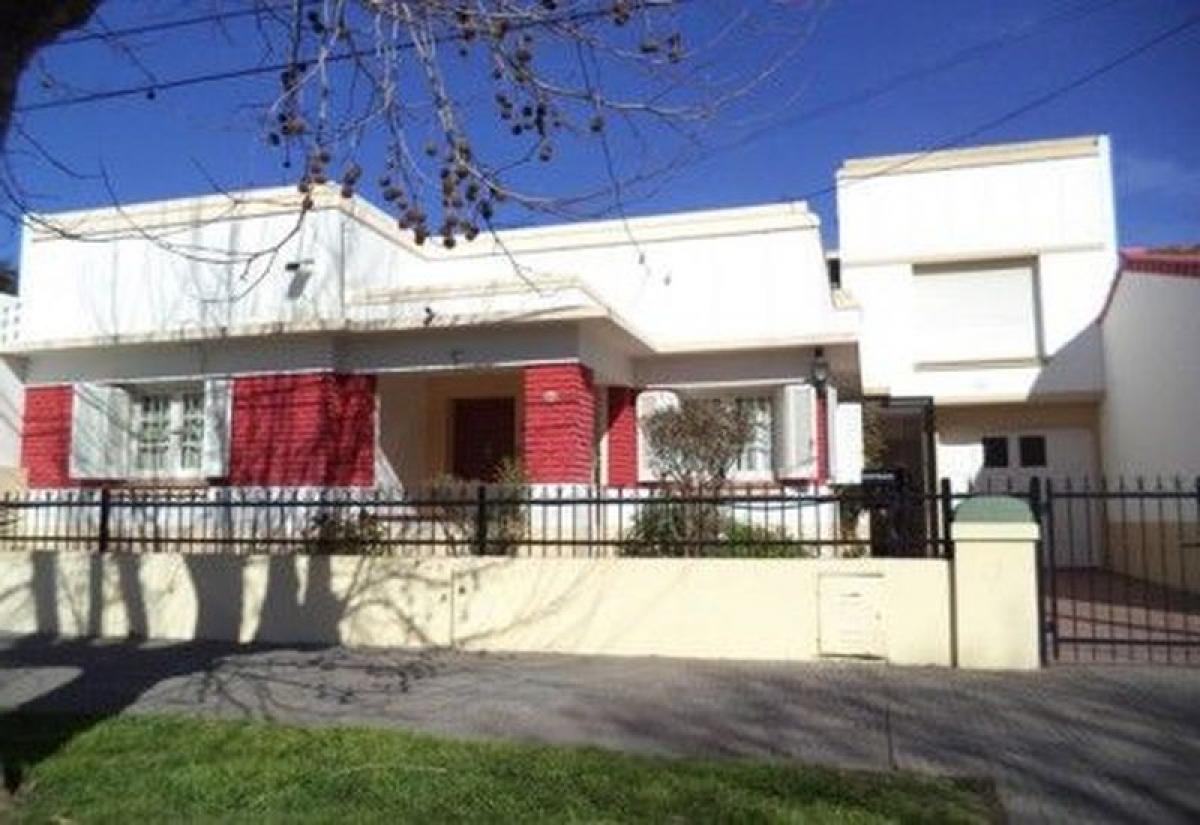 3 bedrooms House in Mar del Plata, Argentina No. 67127