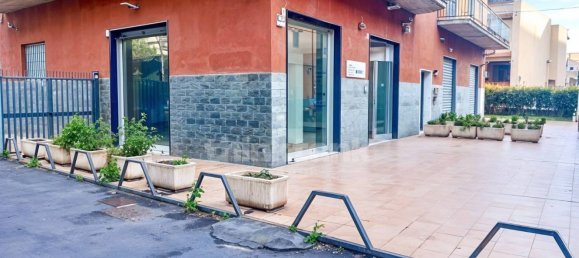 Коммерческая недвижимость 125м² в Катания, Италия № 42063 7