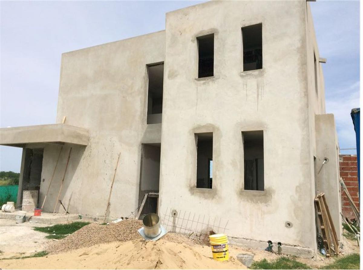 Casa de 3 dormitorios en Escobar, Argentina No. 96539