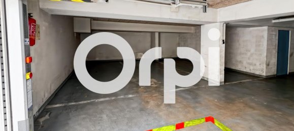  Parking in La Chapelle-en-Serval, France No. 320642 3