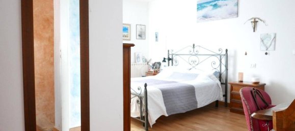 2 bedrooms House in Ravenna, Italy No. 333787 4