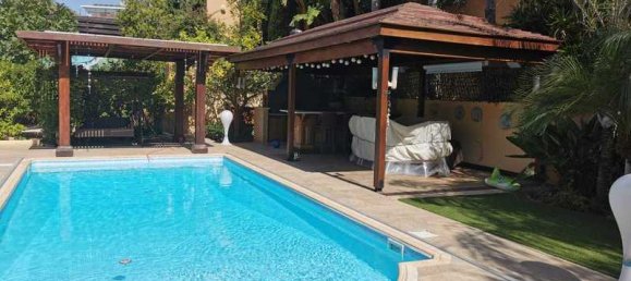 5 bedrooms Villa in Germasogeia, Cyprus No. 17951 2