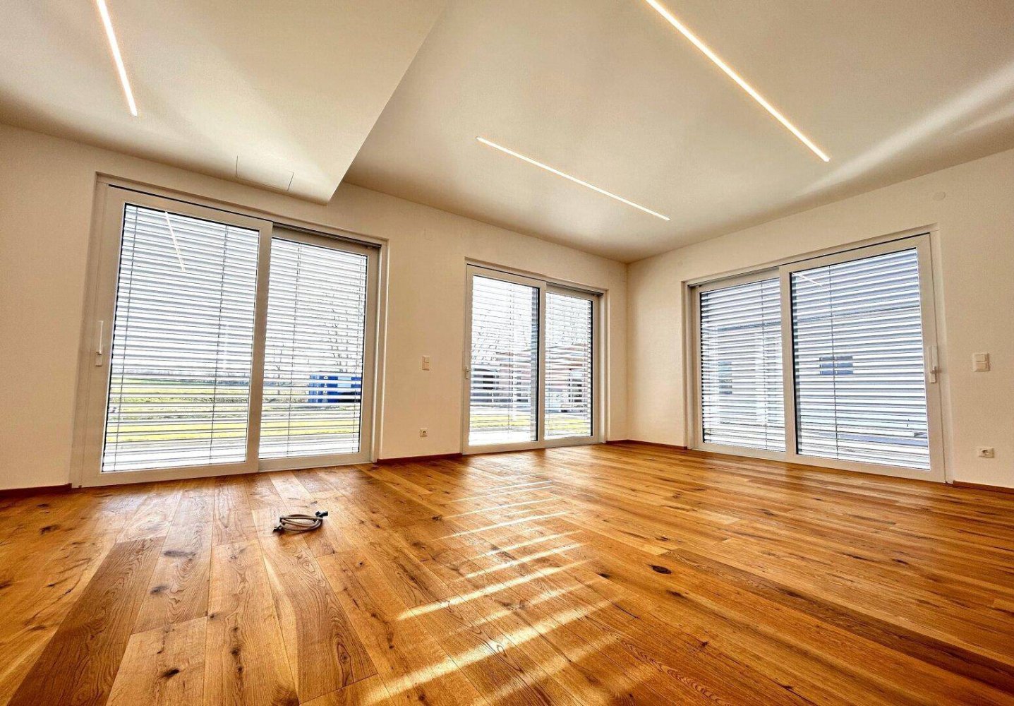 Бунгало с 3 комнатами в Нойфельд ан дер Лайта, Австрия № 112181