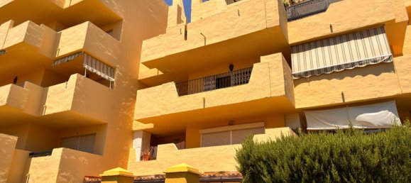 Apartamento de 2 dormitorios en Estepona, Spain No. 137526 2