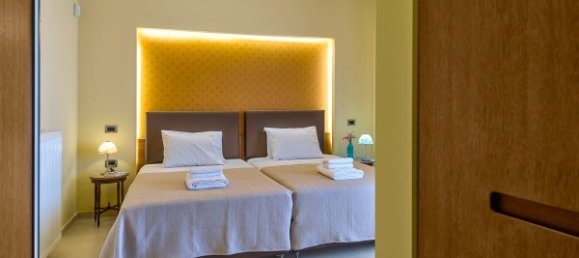 4 bedrooms Villa in Chania, Greece No. 215 3