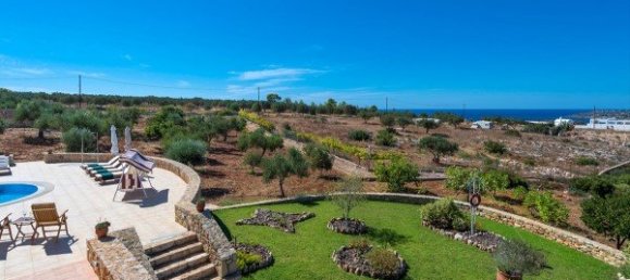 4 bedrooms Villa in Chania, Greece No. 215 12