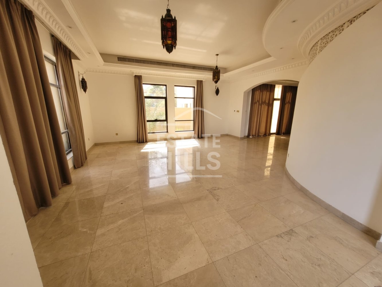 Villa de 6 dormitorios en Al Barsha, UAE No. 8701