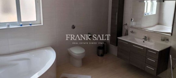 3 bedrooms Penthouse in Saint Paul's Bay, Malta No. 11697 8