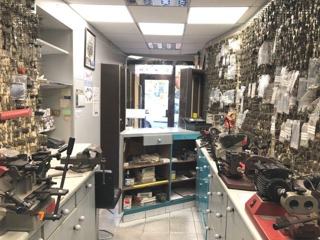  عقار تجاري في Paris, France 14متر مربع رقم 146697