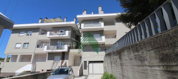 Apartamento de 4 dormitorios en Teramo, Italy No. 344880 3