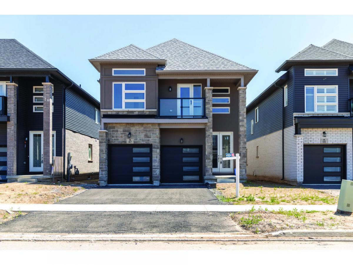 4 bedrooms House in Welland, Canada No. 446