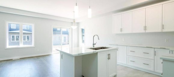 4 bedrooms House in Welland, Canada No. 446 8