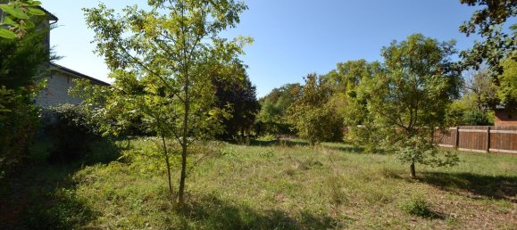  Land in Podensac, France No. 98700 2