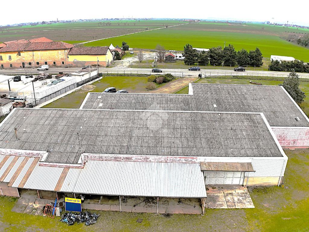900m² Warehouse in Bosco Marengo, Italy No. 171615