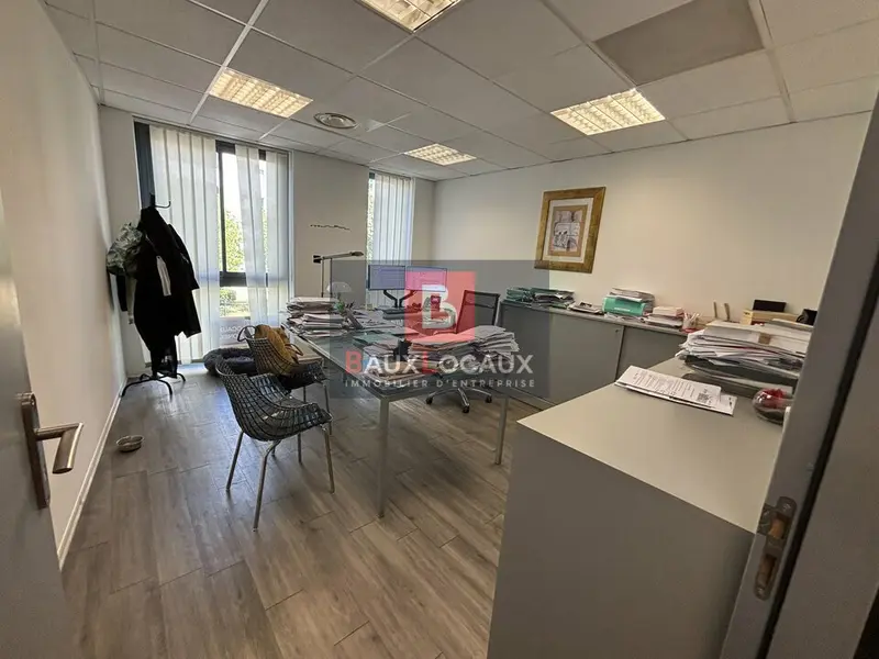 160m² Office in Avignon, France No. 290119