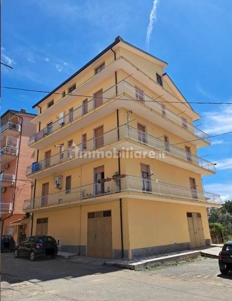 Квартира с 3 спальнями в Ламеция Терме, Италия № 119003