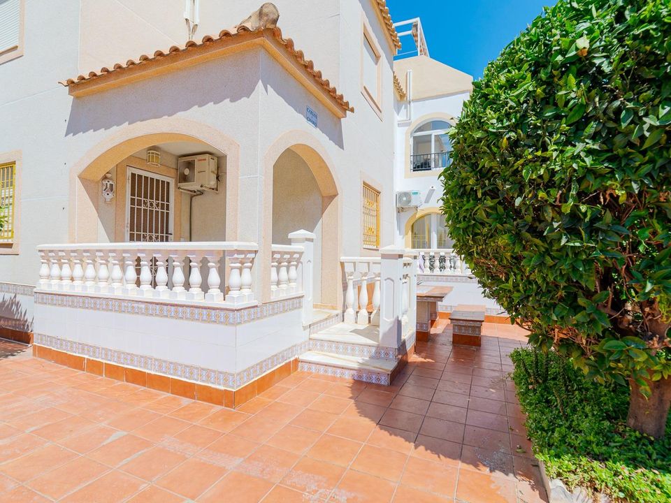 3 bedrooms Bungalow in Torrevieja, Spain No. 178161