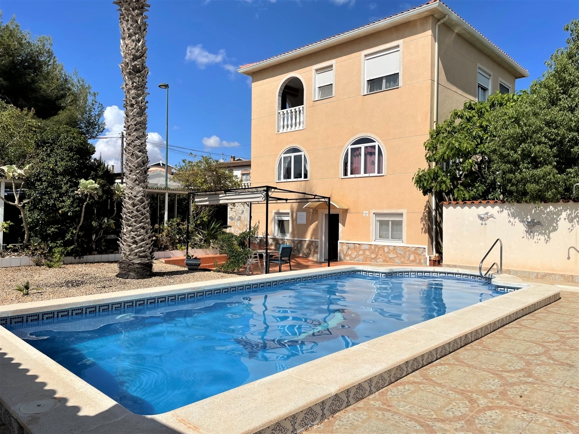 6 غرف نوم فيلا في Essen, Germany رقم 34027