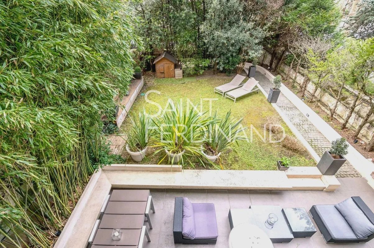 3 bedrooms Duplex in Neuilly-sur-Seine, France No. 105021