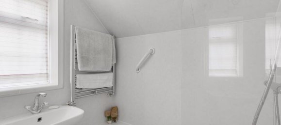 4 bedrooms Bungalow in Surrey, United Kingdom No. 13315 10