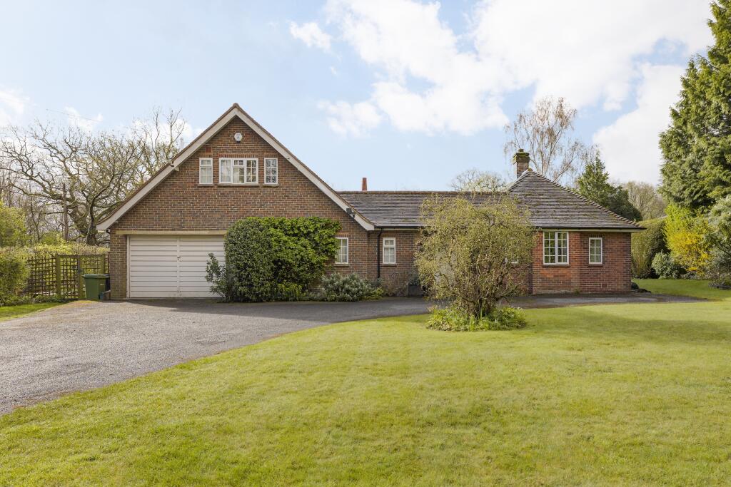 4 bedrooms Bungalow in Surrey, United Kingdom No. 13315