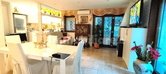 2 bedrooms Apartment in Naples, Italy No. 98072 10