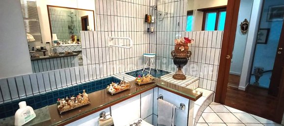 2 bedrooms Apartment in Naples, Italy No. 98072 28