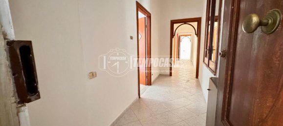 3 rooms Apartment in Naples, Italy No. 231817 4