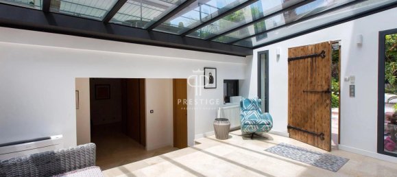 5 bedrooms Villa in Cannes, France No. 296605 15