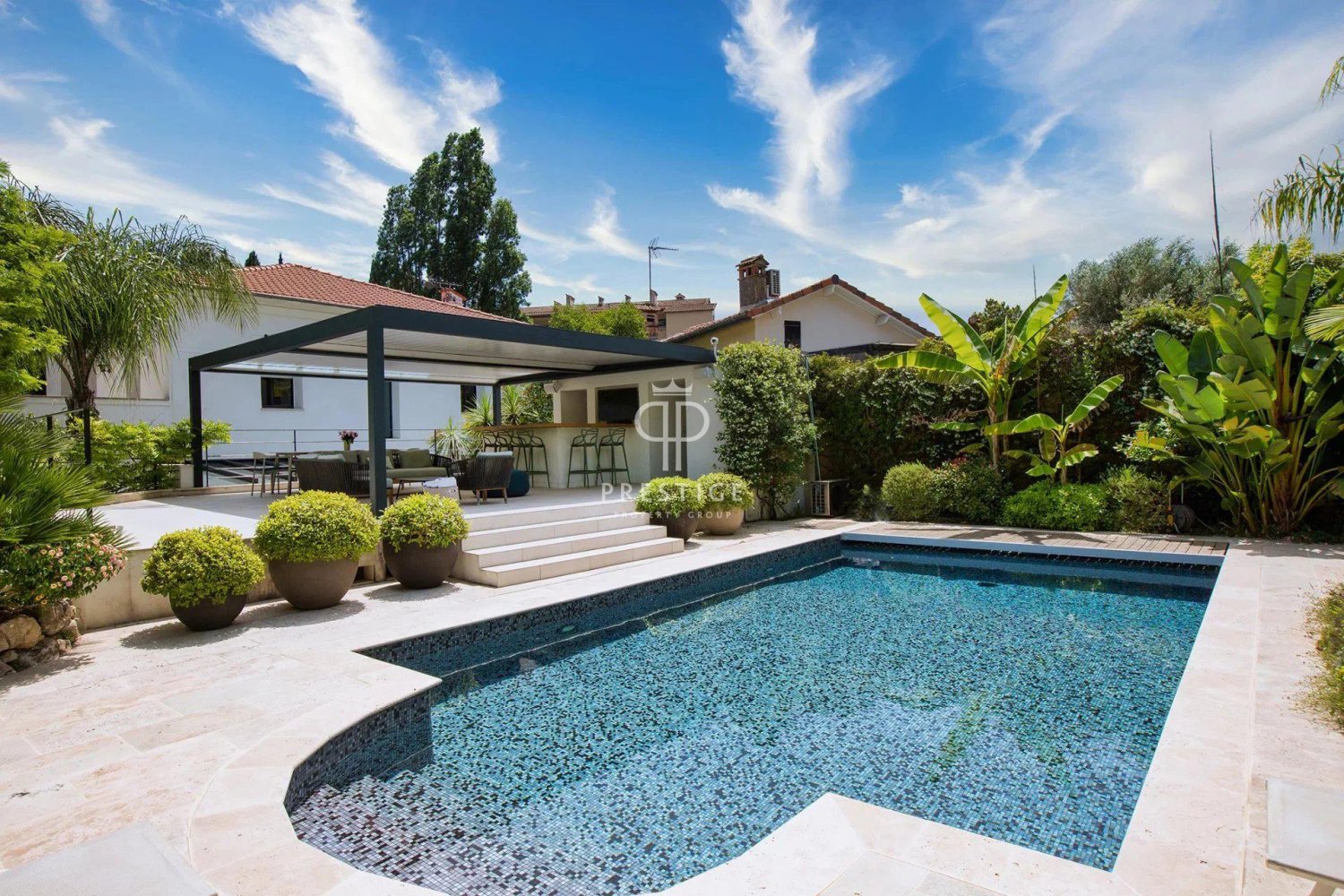 5 bedrooms Villa in Cannes, France No. 296605