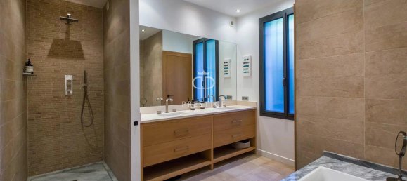 5 bedrooms Villa in Cannes, France No. 296605 10