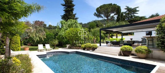 5 bedrooms Villa in Cannes, France No. 296605 2