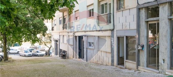 130m² Commercial property in Lisbon, Portugal No. 74291 8