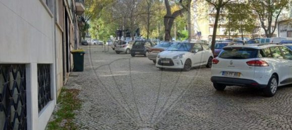 130m² Commercial property in Lisbon, Portugal No. 74291 6