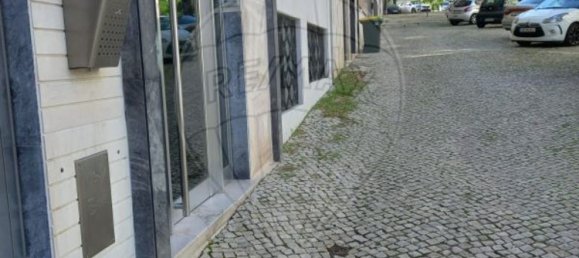 130m² Commercial property in Lisbon, Portugal No. 74291 5