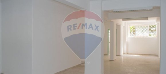 130m² Commercial property in Lisbon, Portugal No. 74291 7