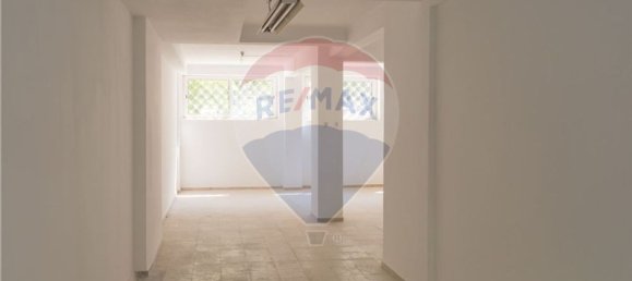 130m² Commercial property in Lisbon, Portugal No. 74291 9