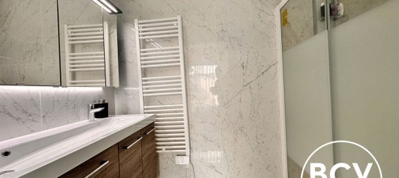 5 bedrooms House in Luisant, France No. 159674 10