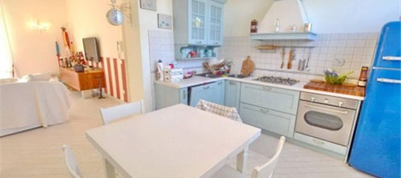 2 rooms Apartment in Forte dei Marmi, Italy No. 309987 2