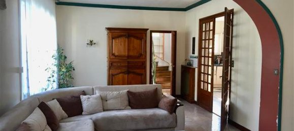 Casa de 4 dormitorios en Chateau-Thierry, France No. 235337 4