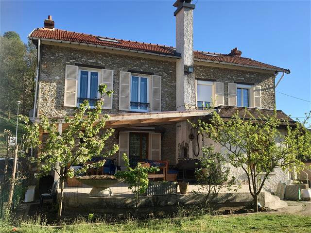 Casa de 4 dormitorios en Chateau-Thierry, France No. 235337