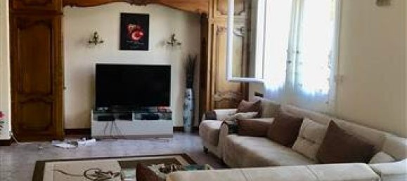 Casa de 4 dormitorios en Chateau-Thierry, France No. 235337 5