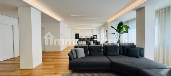 3 bedrooms Apartment in Padua, Italy No. 375945 4