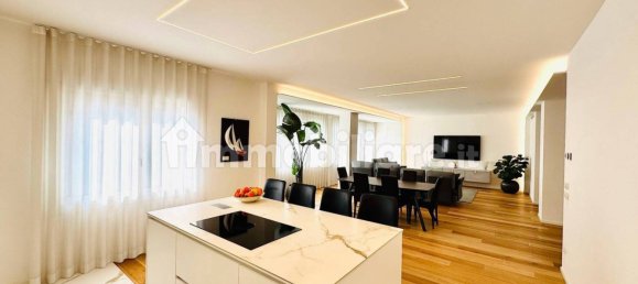 3 bedrooms Apartment in Padua, Italy No. 375945 2