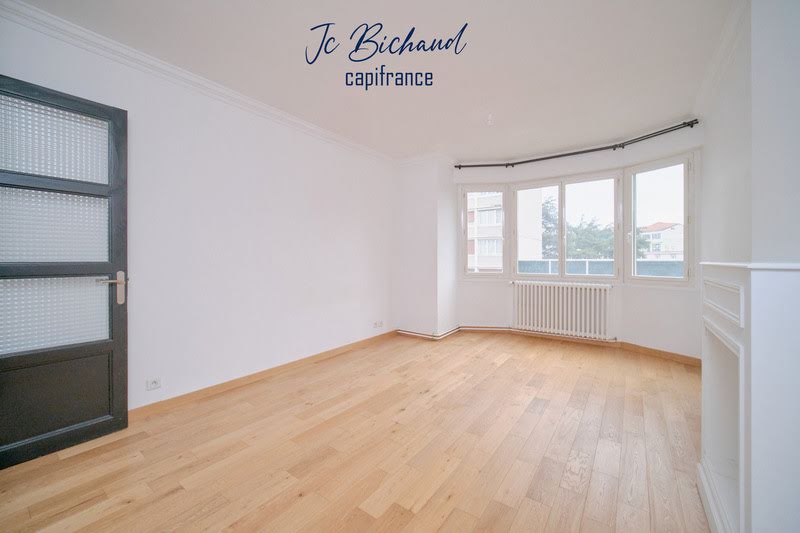 Квартира с 2 спальнями в Сент-Этьен, Франция № 193454