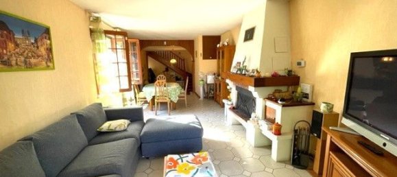 Casa de 3 dormitorios en Drancy, France No. 180752 3