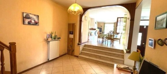 Casa de 3 dormitorios en Drancy, France No. 180752 2