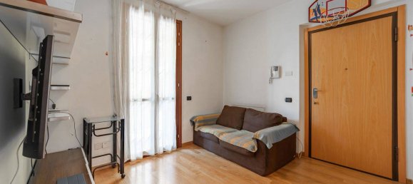 2 bedrooms Apartment in Milan, Italy No. 355059 3